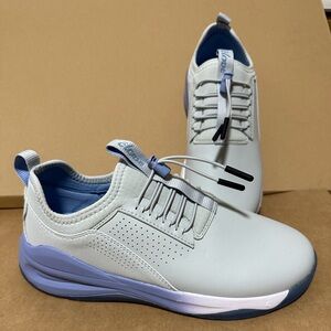 Women’s Clove Classic Core Healthcare sneakers. Size 8.5, never worn, brand new